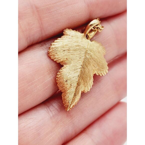 Vintage Avon Etched Leaf Faceted Clear Rhinestone Gold Tone Necklace 15" EVC - Picture 9 of 10